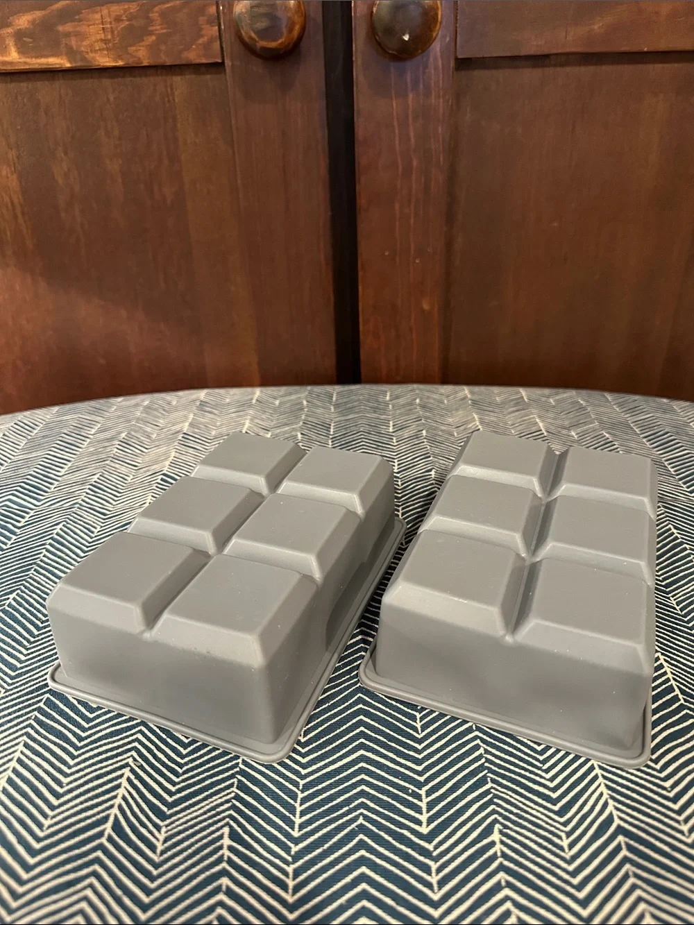 Set of 2 silicone ice cube trays • large ice “squares” • stackable